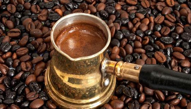 توێژینەوەیەک: خواردنەوەی دوو کوپ قاوە لە ڕۆژێکدا ئەگەری تووشبوون بە سێ ...