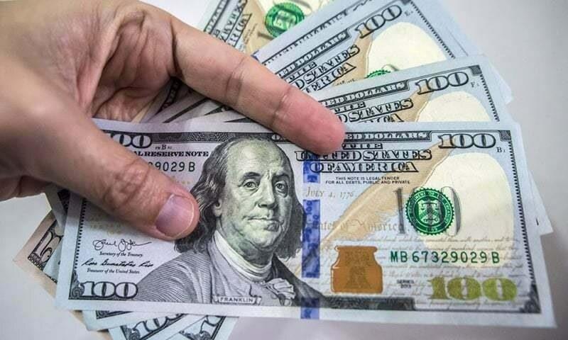 خبراء يحددون السبل الكفيلة بالسيطرة على الدولار الموازي