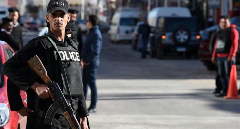 الداخلية المصرية تكشف تفاصيل ضبط عصابة احترفت النصب عبر فيسبوك 