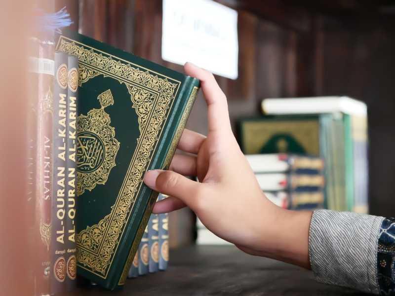 (بالفيديو).. الكويت تطبع 100 ألف نسخة من القرآن باللغة السويدية ردا على حرق المصحف
