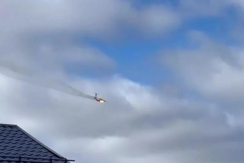 بالفيديو.. لحظة تحطم طائرة شحن عسكرية روسية تقل 15 فردا
