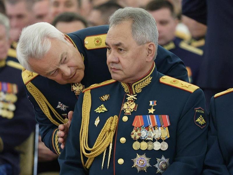 بوتين يقترح إقالة وزير الدفاع الروسي شويغو واستبداله ب بيلوسوف