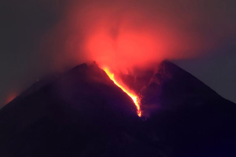 37 قتيلا على الأقل جراء سيول حمم بركانية في إندونيسيا
