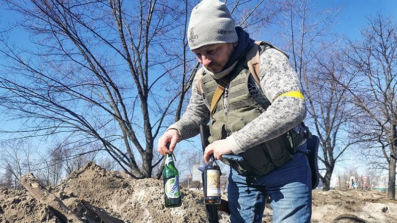 مصنع يواجه الغزو الروسي.. من صناعة الجعة إلى زجاجات المولوتوف 