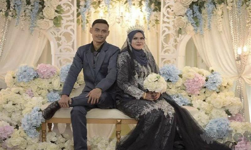 بالصور.. معلمة تتزوج تلميذها بعد قصة حب غريبة في ماليزيا 