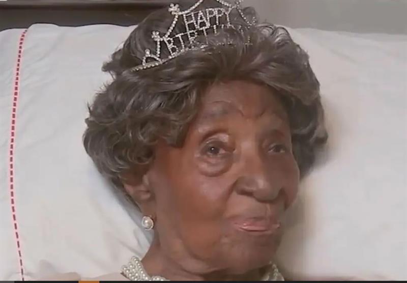 احتفال استثنائي بعيد ميلاد الـ114 لسيدة أمريكية: قصة تجمع خمسة أجيال من الأحبة