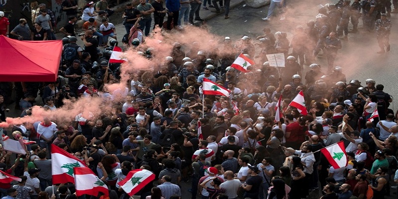 قتيل وجرحى في احتجاجات وسط بيروت
