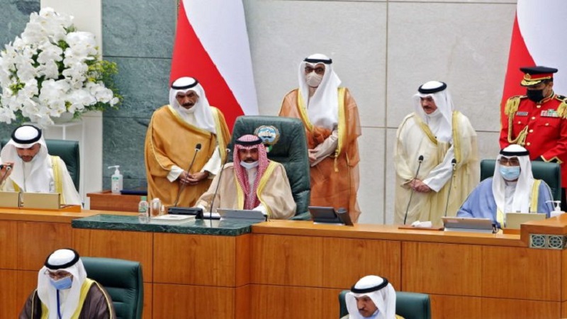 أمير الكويت يتخذ قرارا بشأن استقالة الحكومة 

