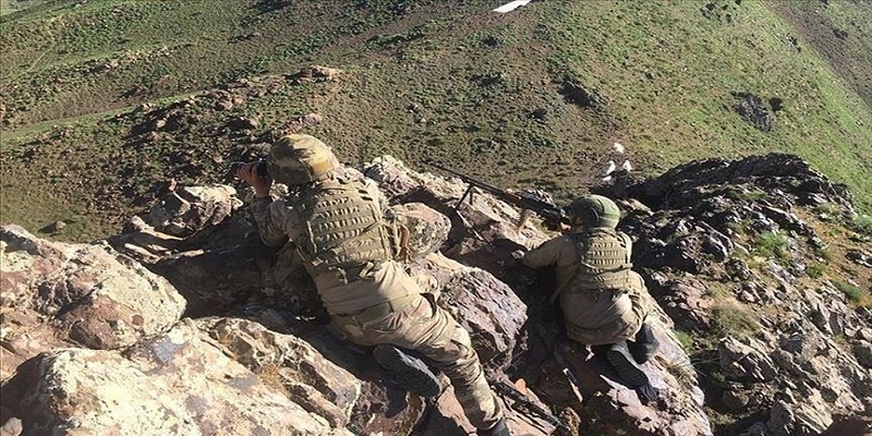 الدفاع التركية تبث مشاهد اقتحام مغارات العراق ضمن عملياتها العسكرية
