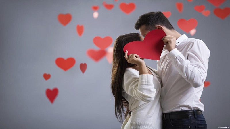 في عيد الحب.. عالمة متخصصة تحدد 10 علامات للعشق
