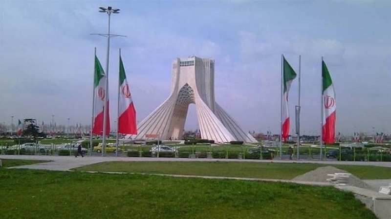 سماع دوي انفجارات في سماء 3 مدن إيرانية.. ما القصة؟

