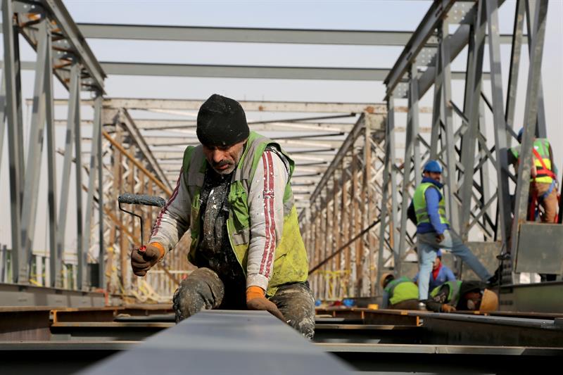 التخطيط: مسح المنشآت الاقتصادية الخاصة في العراق أظهر أن نسبة العمال المحليين 99%
