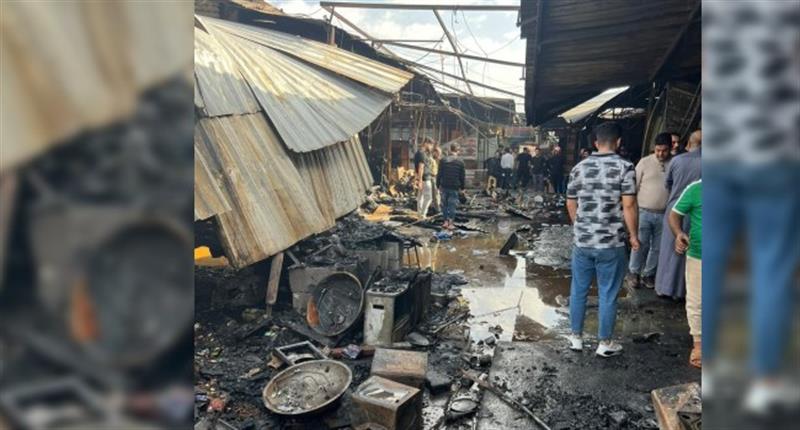 بالصور.. الدفاع المدني يخمد حريق اندلع بـ19 محلا تجاريا بسوق الجمهورية في البصرة