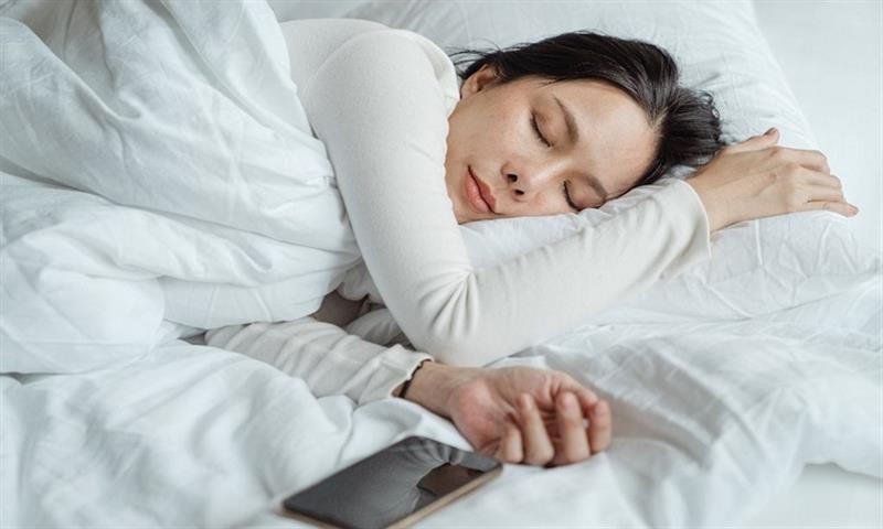 دراسة تكشف لأول مرة: توقف التنفس أثناء النوم يؤدي لتدهور معرفي!