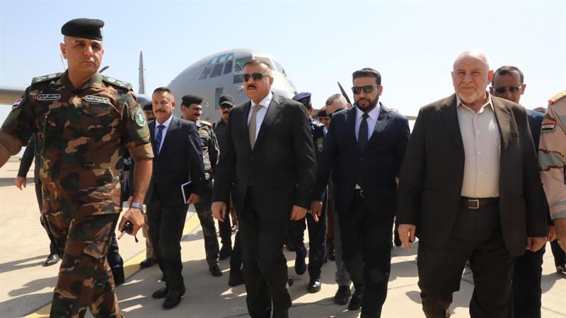 بالصور.. وزير الداخلية يصل إلى محافظة ميسان للإطلاع على الجهد الاستخباري والأمن