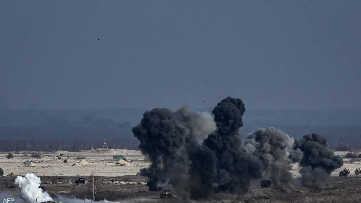 قذائف أوكرانية على مواقع الانفصاليين.. طبول الحرب تدق
