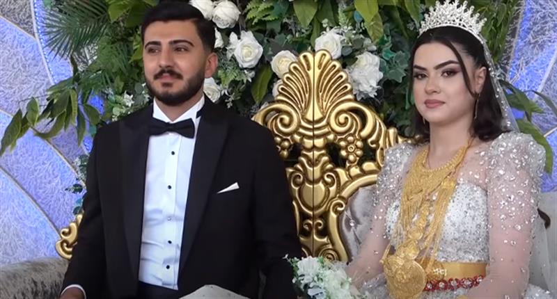 اكثر 120 الف دولار و3 كيلو ذهب!.. هدايا حفل زفاف أسطوري في ولاية وان التركية (فيديو)
