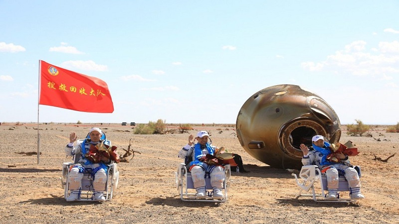 الصين تعلن 'النجاح الكامل' للمهمة الأطول لها في الفضاء

