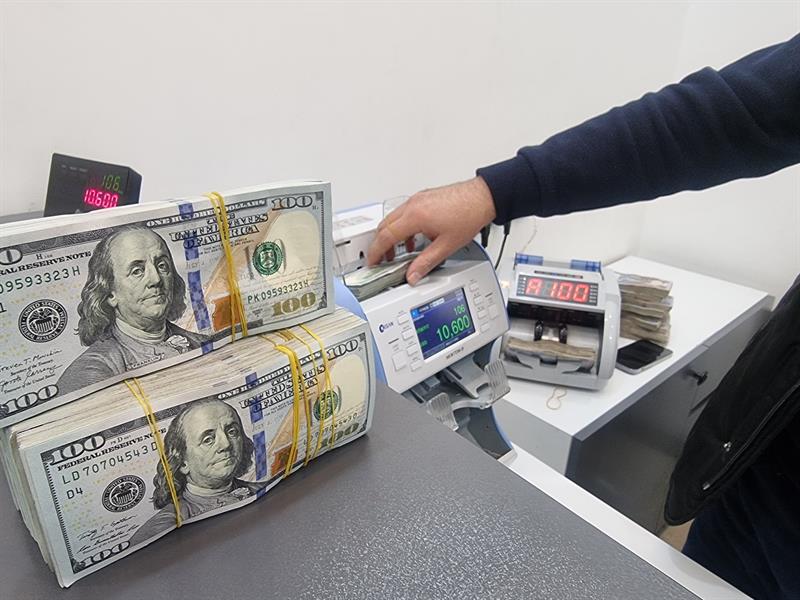 أسعار صرف الدولار في بغداد واربيل مع بداية الاسبوع