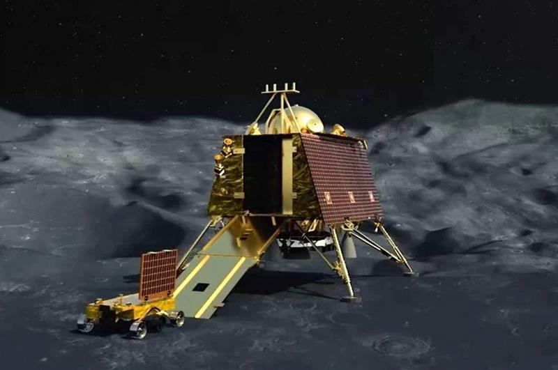 روبوت هندي يؤكد وجود مادة الكبريت قرب القطب الجنوبي للقمر
