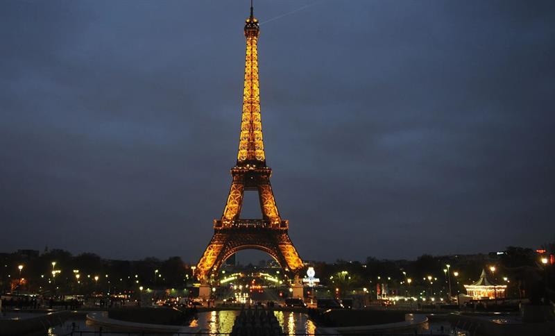 إغلاق برج إيفل أشهر معالم باريس جراء إضراب الموظفين
