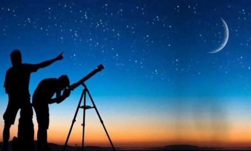 يوم غد الخميس.. مركز الفلك يحسم جدلية رؤية هلال العيد بالعين المجردة 
