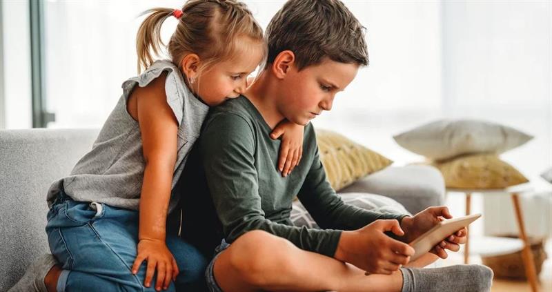 تزايد المخاوف بشأن تأثير وسائل التواصل الاجتماعي على الصحة النفسية للأطفال