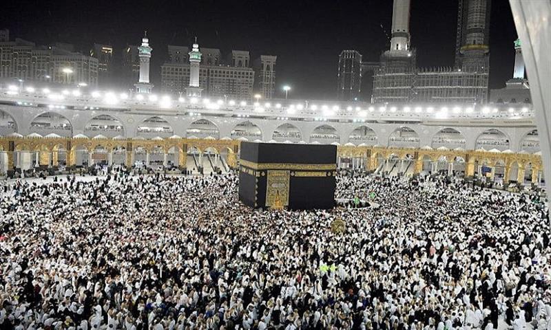 بالصور.. اكثر من 2.5 مليون مصل يشهدون ختم القرآن بالمسجد الحرام