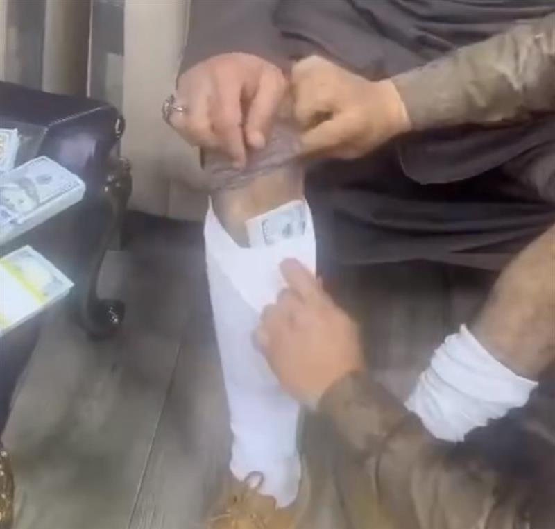 بالفيديو.. المنافذ تضبط أموالا بالدينار العراقي والدولار حاول أصحابها تهريبها خارج البلاد