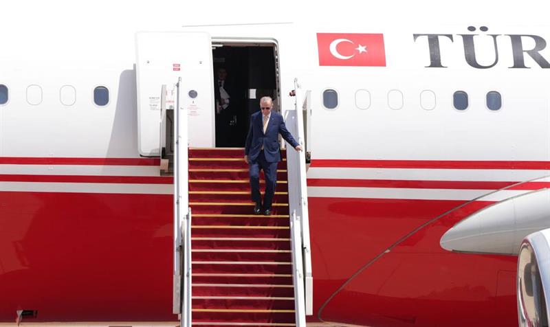 رئيس الوزراء يستقبل الرئيس التركي رجب طيب اردوغان في مطار بغداد الدولي