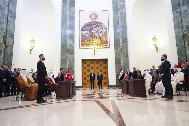 السوداني وأردوغان يرعيان توقيع مذكرة تفاهم رباعية بين العراق وتركيا وقطر والامارات
