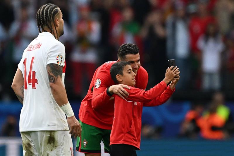 رونالدو يعبر عن فخره بفوز البرتغال الكبير على تركيا في يورو 2024