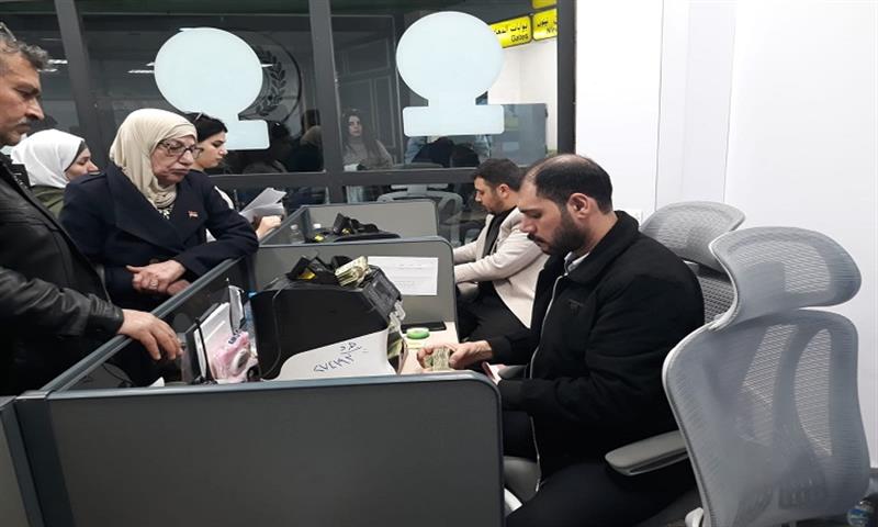 الرافدين يحدد كمية بيع الدولار للمسافرين في مطار بغداد الدولي