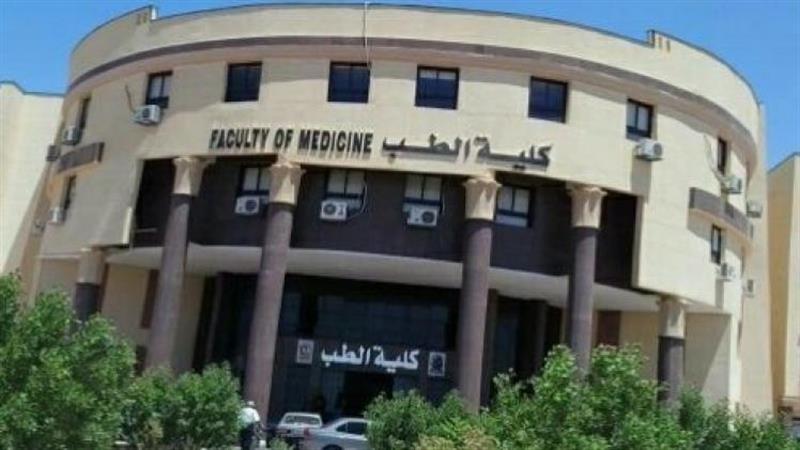 تفاصيل رسوب 75% من طلاب كلية الطب بجامعة مصرية
