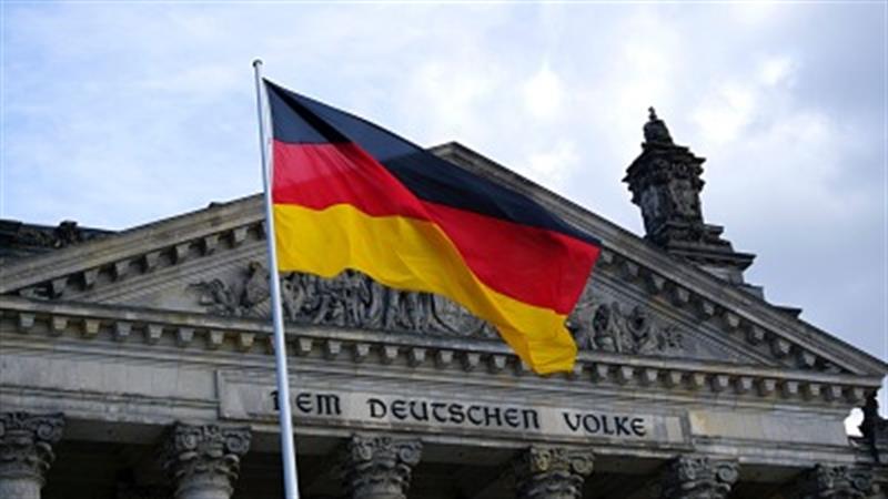 ألمانيا تقر قانونا لتسهيل إجراءات منح الجنسية سعيا منها لجذب العمال المهاجرين
