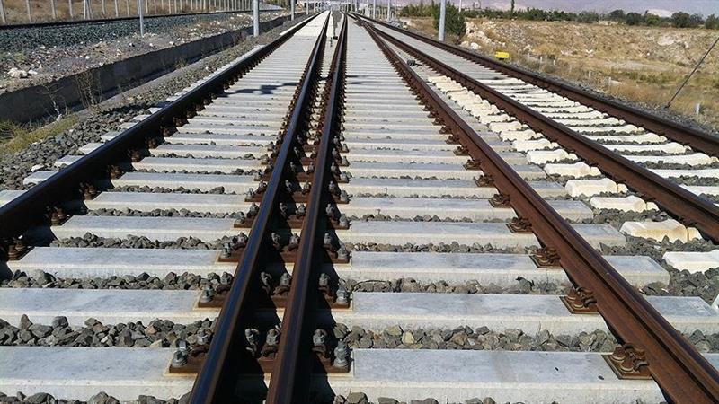 النقل العراقية تتخذ إجراءات قانونية صارمة ضد المتجاوزين على محرمات السكك الحديدية
