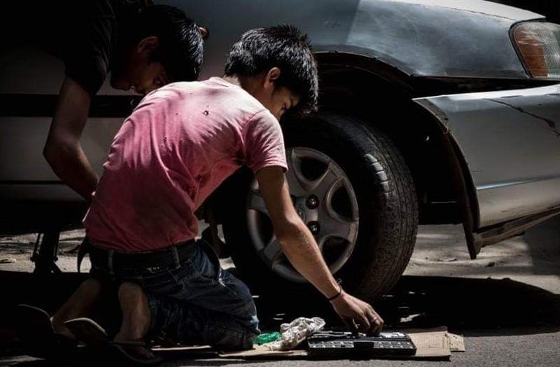 وزارة العمل تصدر تحذيرا بشأن اتساع ظاهرة عمالة الأطفال في الأسواق المحلية