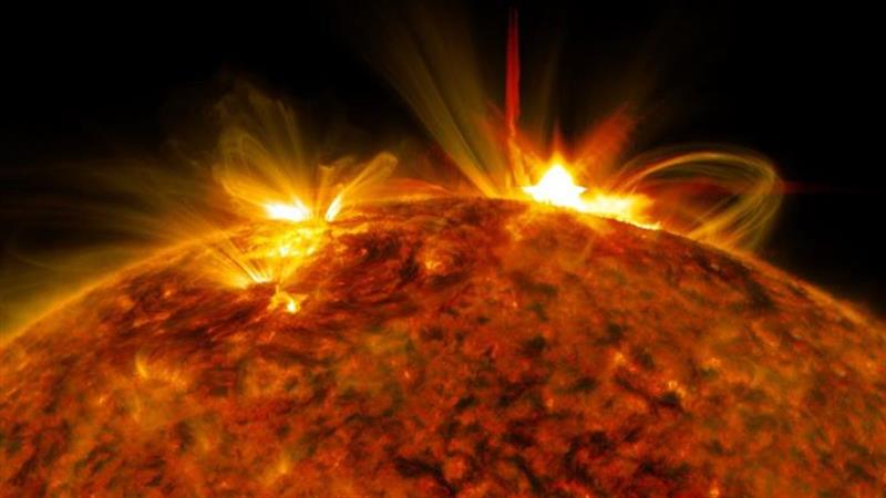 علماء الفلك: أربعة إنفجارات في وقت واحد على سطح الشمس
