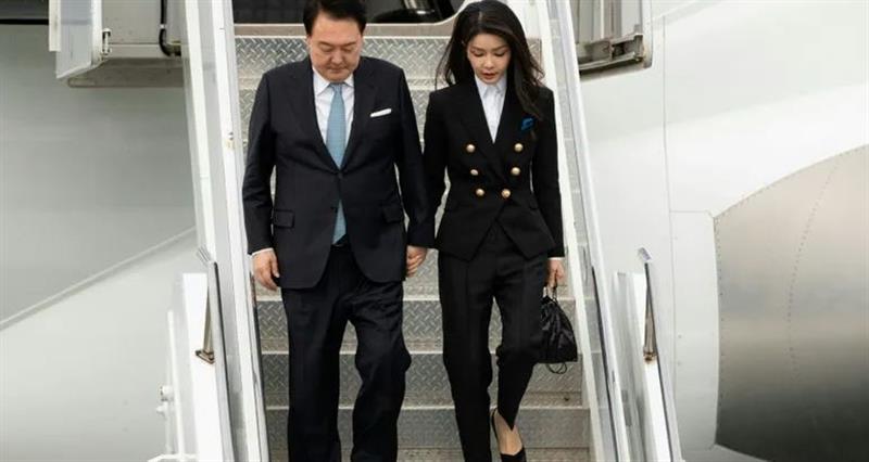 قبلت حقيبة.. فضيحة في كوريا الجنوبية سببها زوجة الرئيس