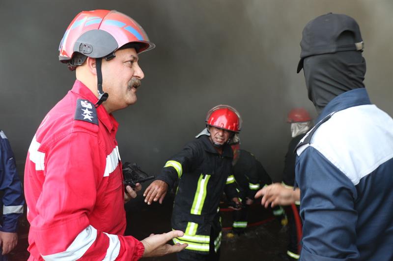 بمشاركة 7 فرق إطفاء.. الدفاع المدني تخمد حريقا إندلع داخل مخزن للأخشاب في بغداد 