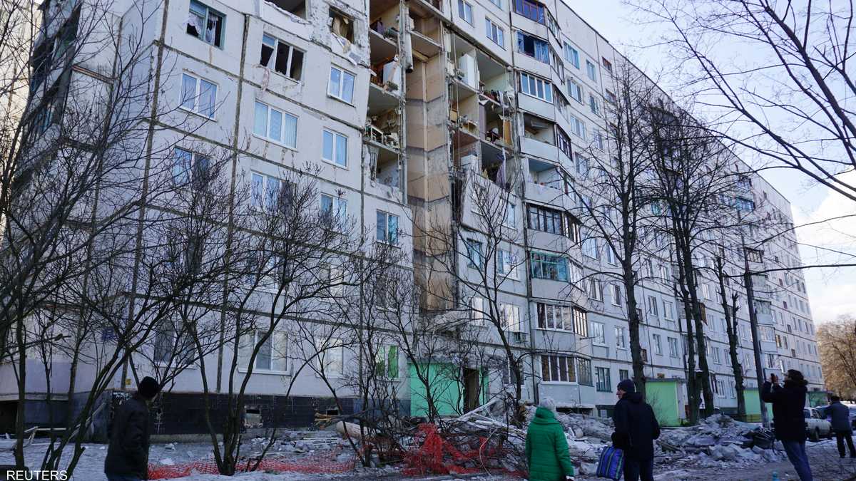 فيديو: دمار كبير لمبنى سكني تعرض للقصف الروسي في خاركيف
