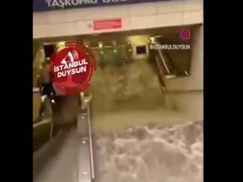 (بالفيديو) اسطنبول تغرق.. مياه الأمطار تغمر الشوارع
