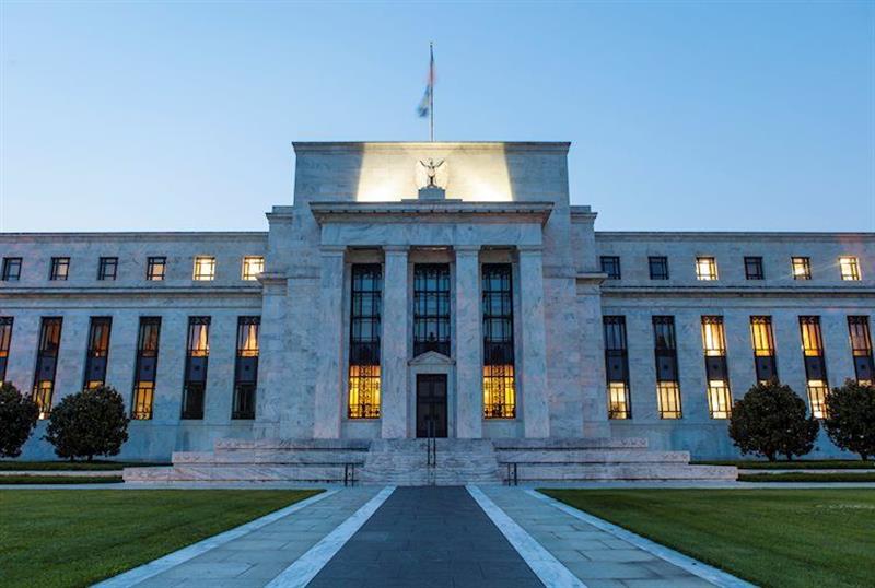 رئيس الاحتياطي الفيدرالي: ليس هناك عجلة لخفض أسعار الفائدة

