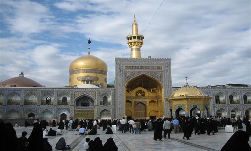 ايران: قرابة 50 شخصا يعتنقون الإسلام داخل 'العتبة الرضوية' سنویا