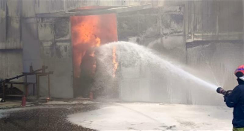 الدفاع المدني يخمد حريقا اندلع  داخل محكمة استئناف الكرخ في بغداد