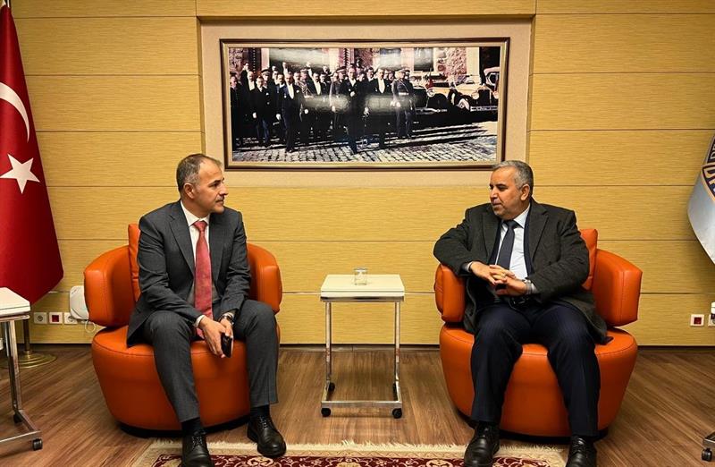 وزير الزراعة العراقي يصل إلى أنقرة للمشاركة في لقاء ثنائي مع نظيره التركي
