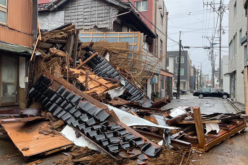 ارتفاع عدد ضحايا زلزال اليابان إلى 77 شخصا والبحث عن الناجين مستمر
