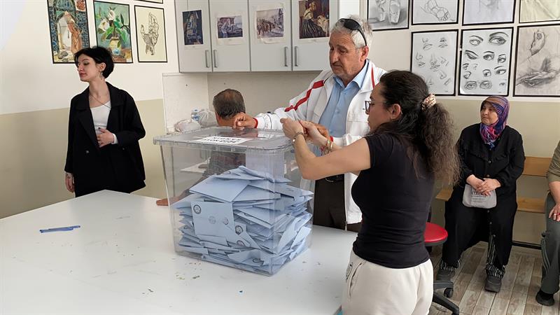 إغلاق صناديق الاقتراع لانتخابات البلدية في عموم تركيا
