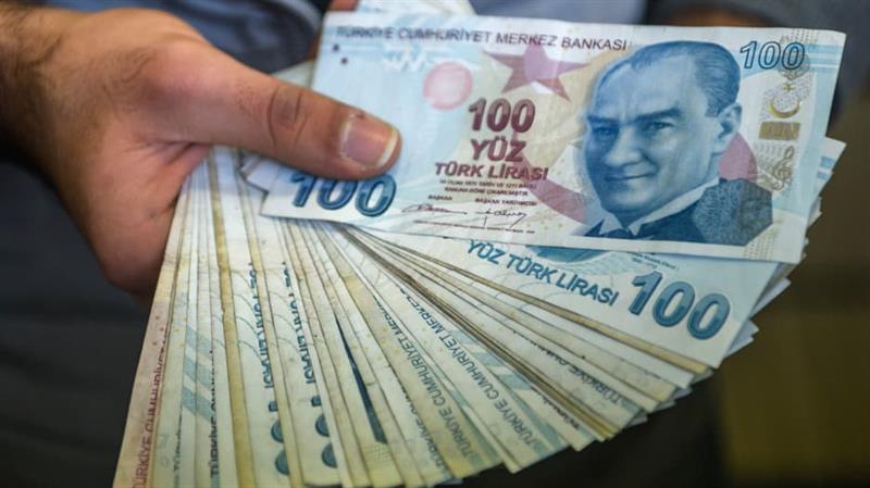 بعد تغيير حاكم المركزي التركي.. الليرة في أدنى مستوياتها التاريخية أمام الدولار 
