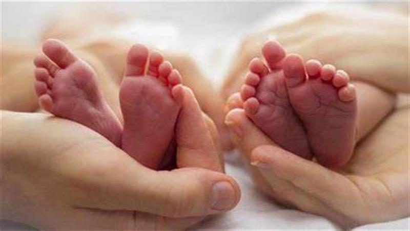 ولادة طفلتين توأمين كرواتيتين في سنتين مختلفتين
